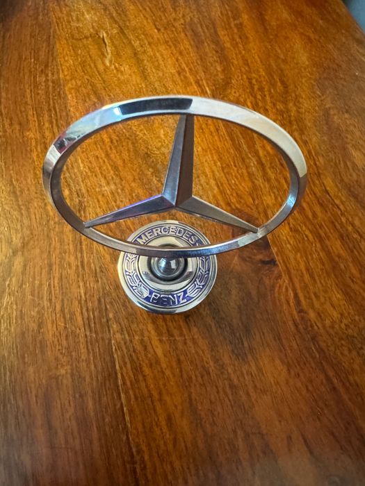 Estrela Capot Mercedes Benz