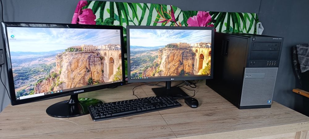 Komputer i7 8x3,6ghz, GeForce 4 GB,SSD 512gb, Ram 16 GB, Dwa duże Monitory, zestaw