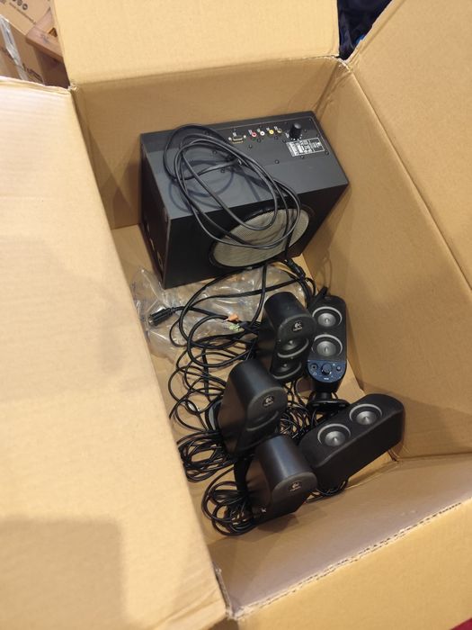 Conjunto colunas com buffer Logitech x- 530
