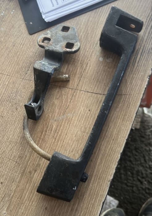 Петля капота Mercedes LK LN2 609, 809, 811, 814,  817-1320 пландека