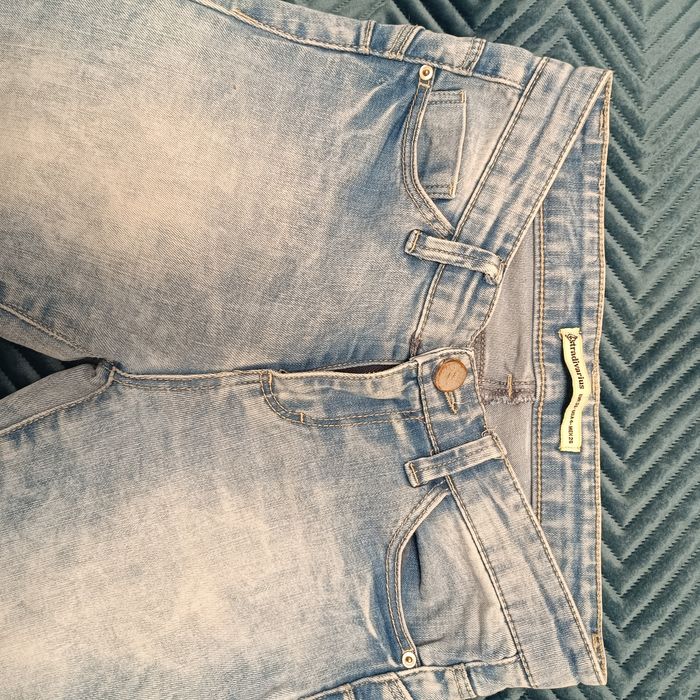Jeansy Stradivarius