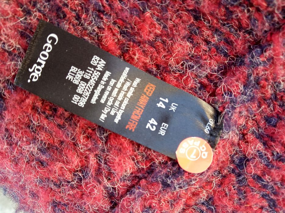 piękny płaszczyk sweterek łączone kolory i wzory