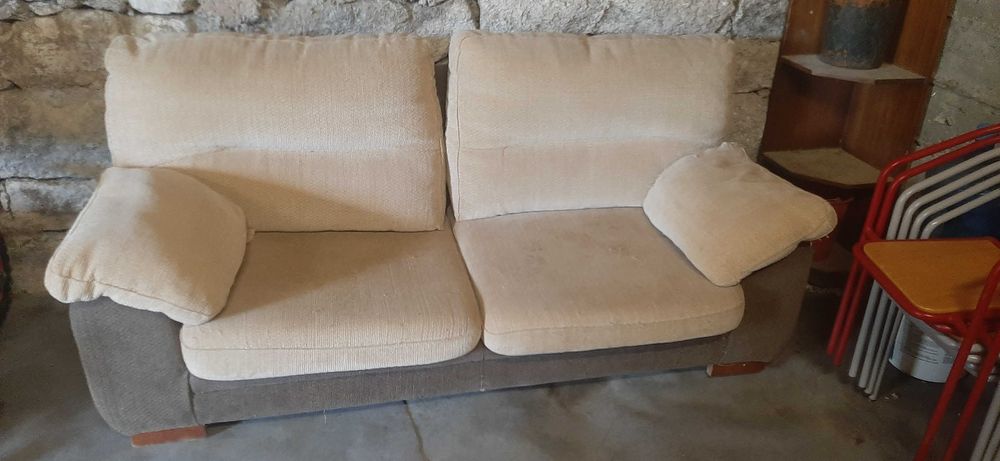 Dois Sofás em bom estado