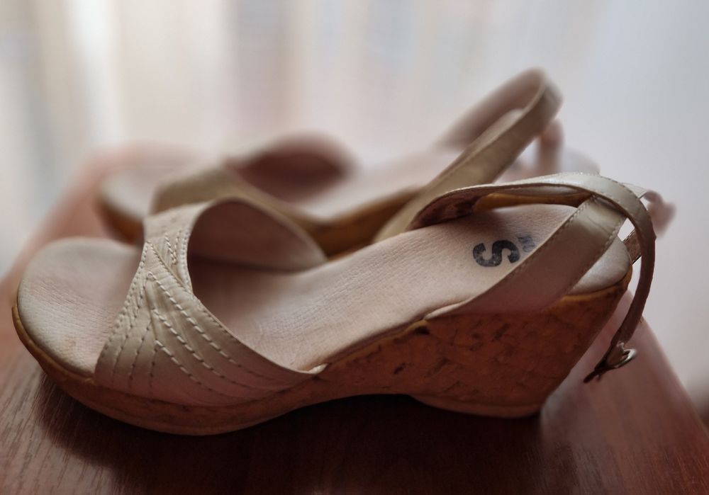 Шкіряні босоніжки  бежеві