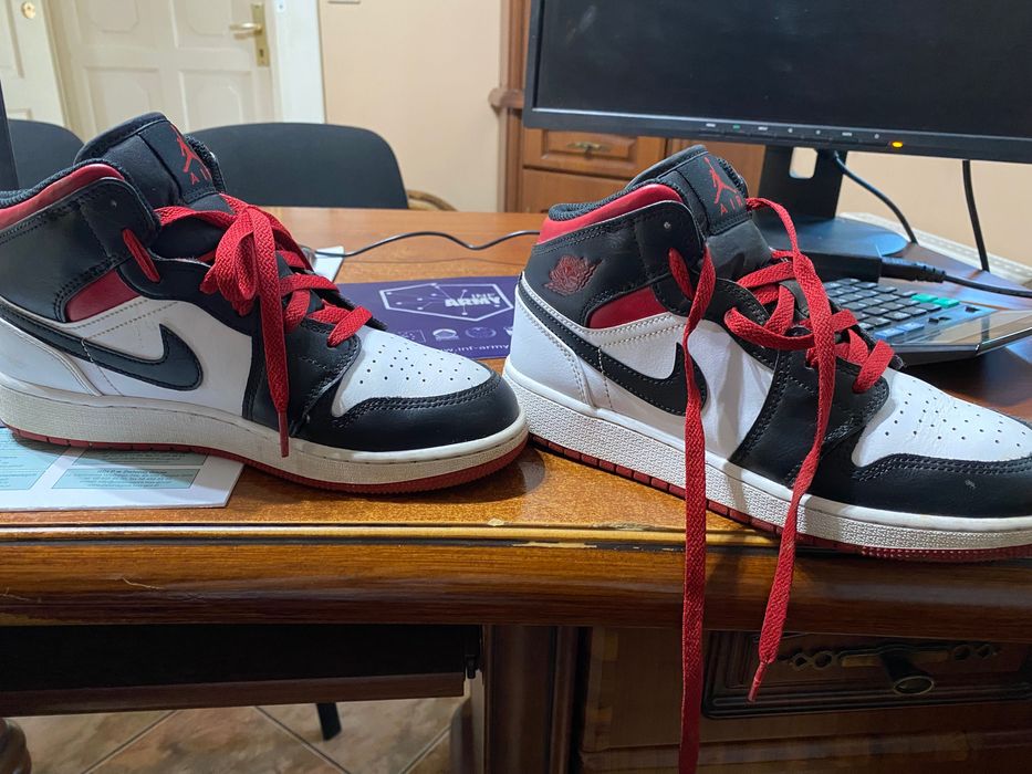 Buty Air jordan  kolor biało czarno czerwone