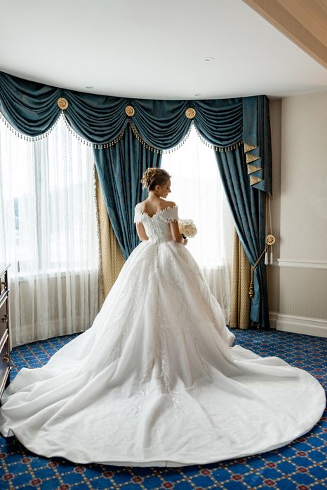 Продається весільна сукня