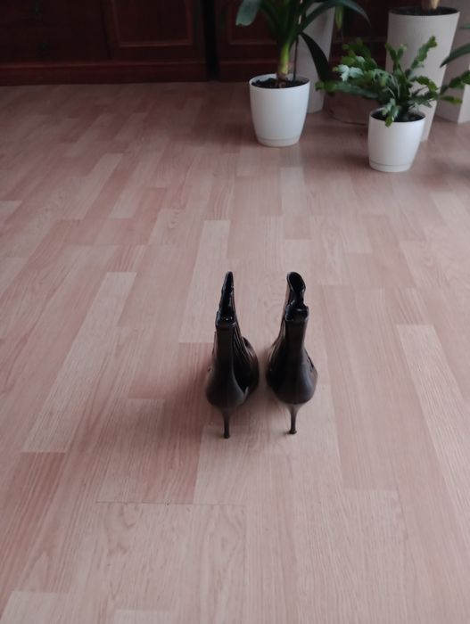 Buty czarne na szpilce