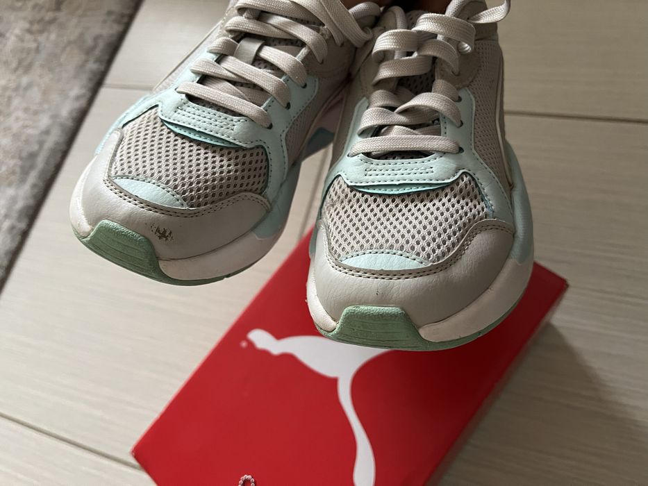 Кросівки Puma.