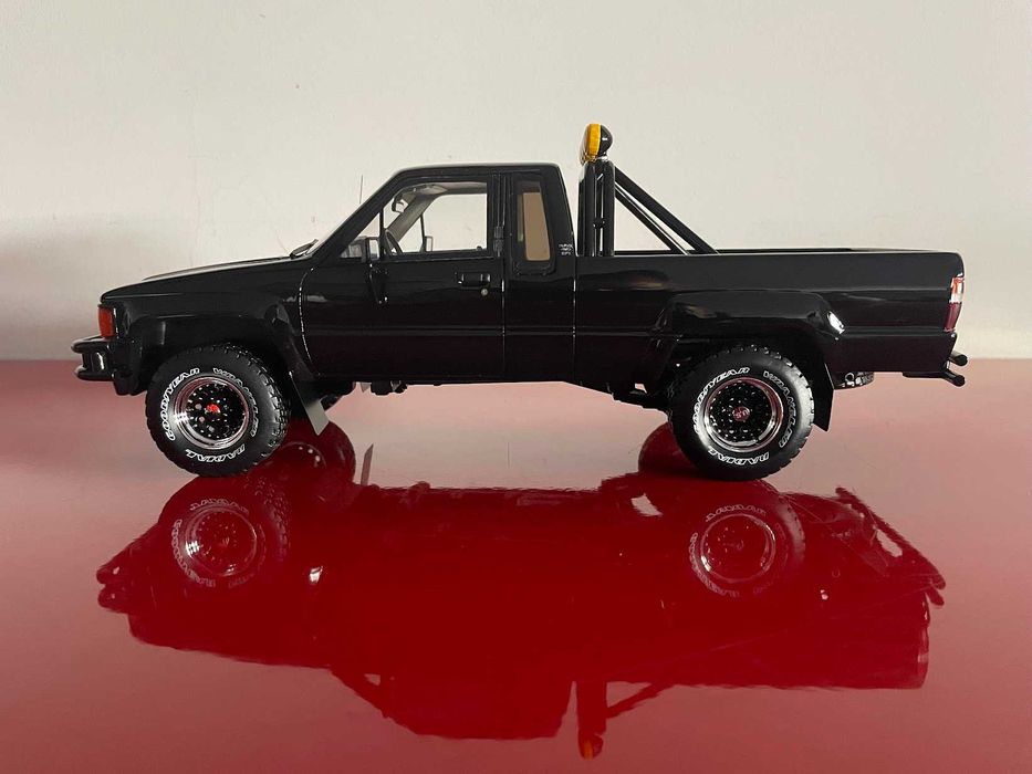 Toyota Hilux SR5 Glossy Black