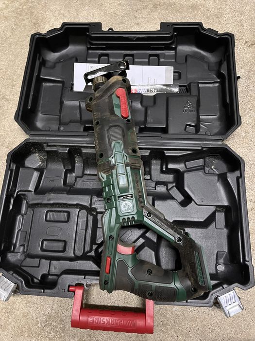 Serra elétrica de bateria