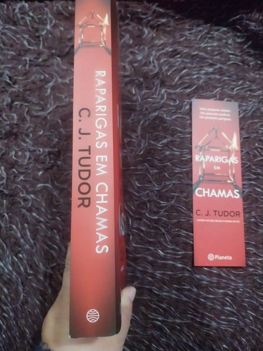 Raparigas em chamas. Portes incluídos