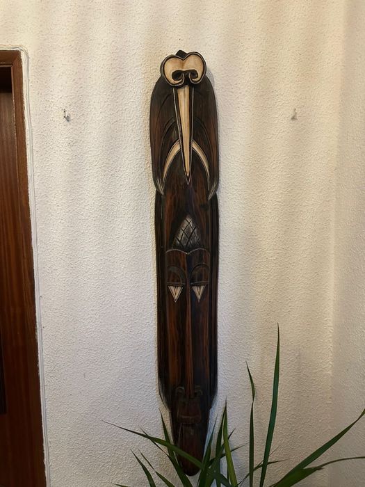 Conjunto de decoração africana em madeira – máscaras + estátua