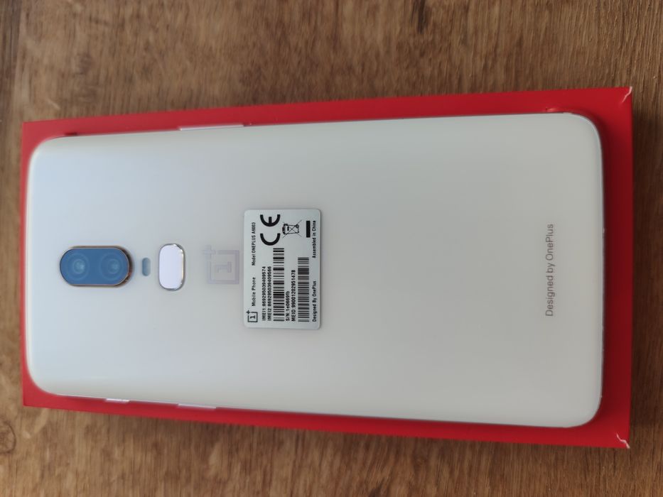 Абсолютно новый One plus 6 8/128gb 6.28" 16+20 Мп
