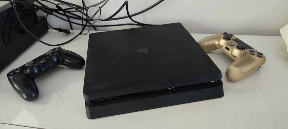 PS4 SONY CUCH-  2116b + 2 x pad czarny złoty