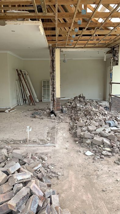 Demontaż mieszkań, skuwanie tynków, płytek, posadzek – Warszawa