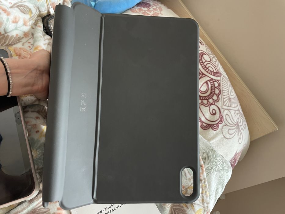 czarne etui na iPad z klawiaturą Tech Protect SmartCase