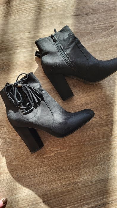 Buty botki koturny na zamek czarne