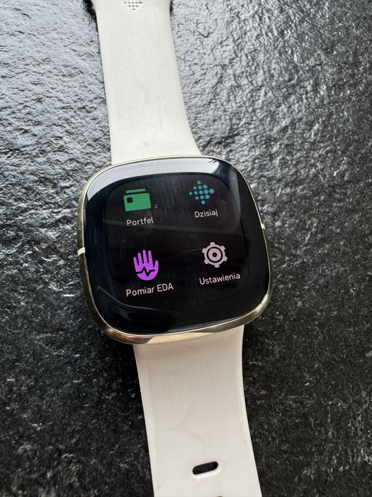 Smartwatch  Fitbit Sense - idealny prezent na gwiazdkę