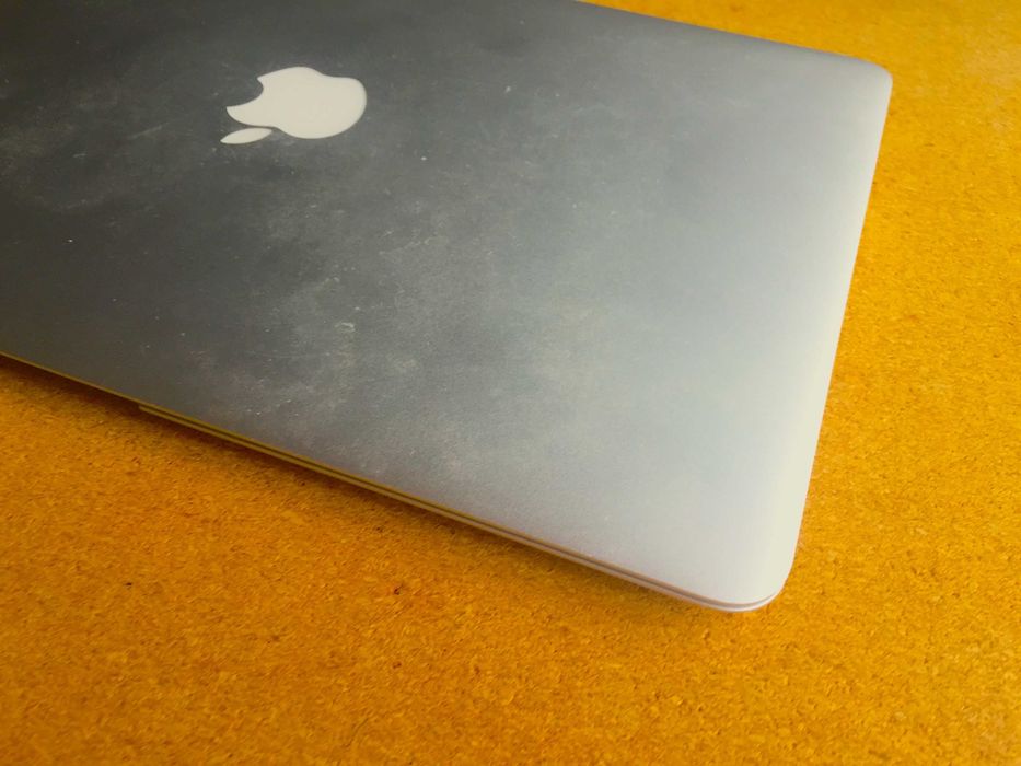 MacBook Air 13” (2017) – 128GB – funciona bem