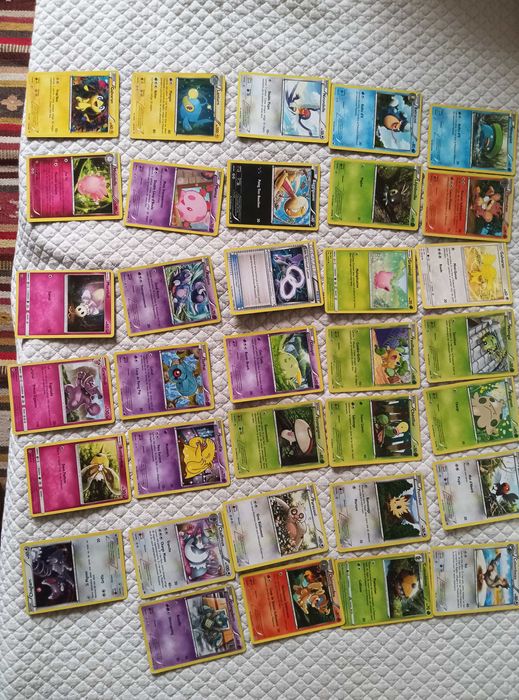 Cartas pokemon em várias línguas (coreano, italiano, francês...