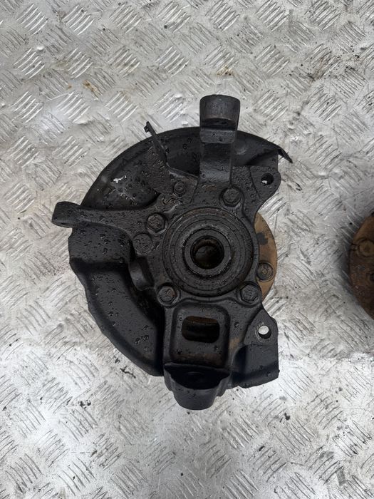 Mitsubishi l200 год 08 митсубиси л200 цапфа передняя кулак