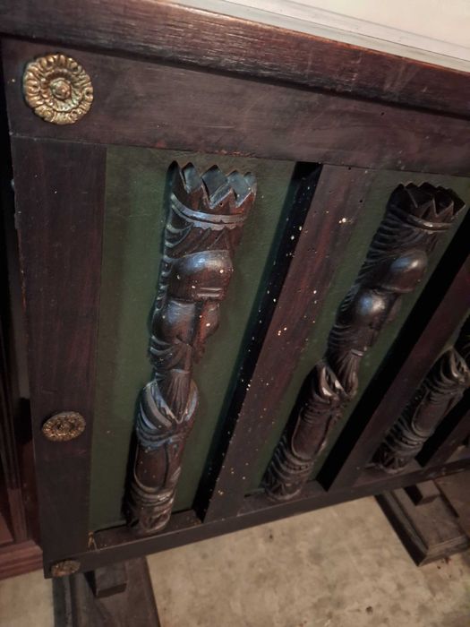 Móvel  pés muito antiga e original