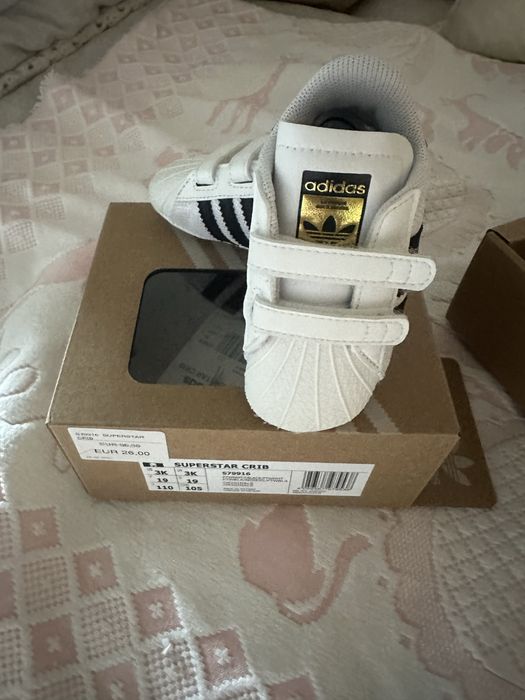 Os 3 pares por 25€. Sapatilhas bebé