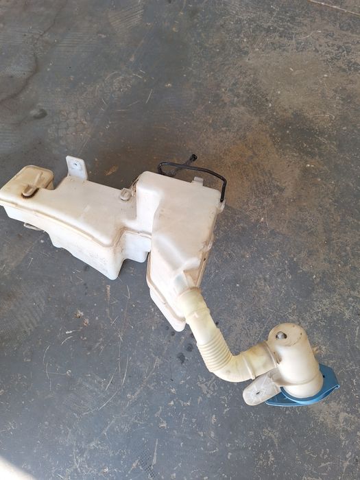 Zbiorniczek płynu spryskiwaczy VW Caddy 04-10r