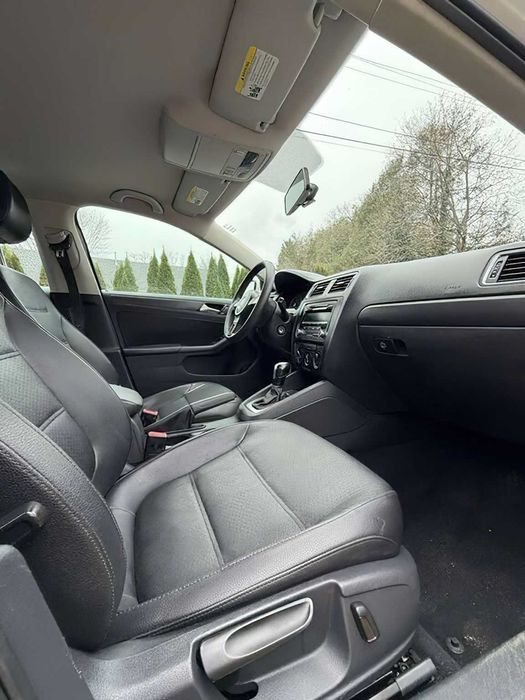 Volkswagen Jetta      2014