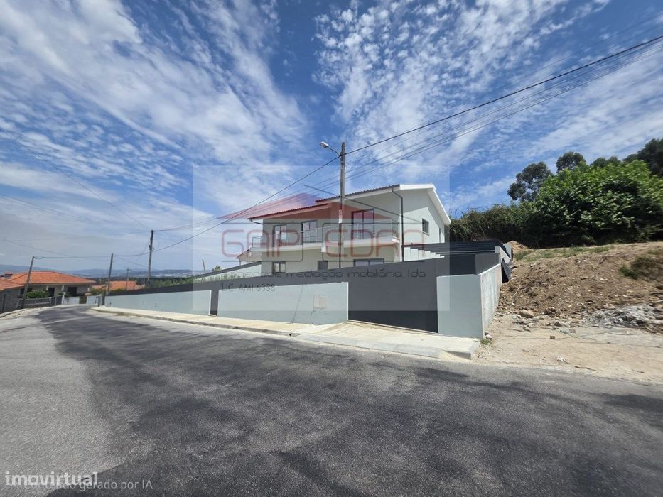 Moradia 4 frentes nova  com 840 m2 terreno em Felgueiras