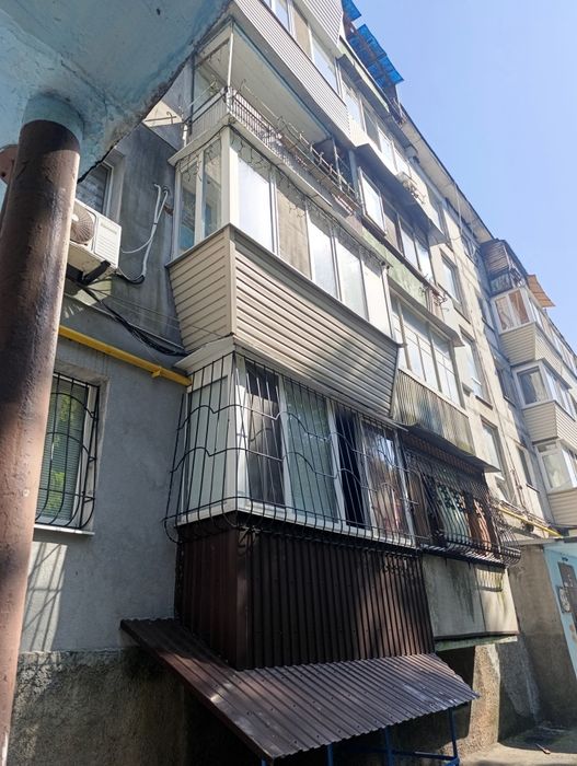 Продажа двухкомнатной квартиры под ремонт