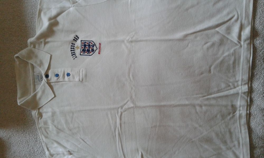 Camisola Inglaterra, alusiva ao famoso jogador Gary Lineker, Magaluf Palma Maiorca, em bom estado, tamanho L