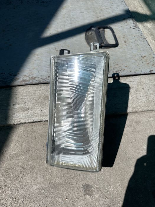Правая фара тойота королла е8