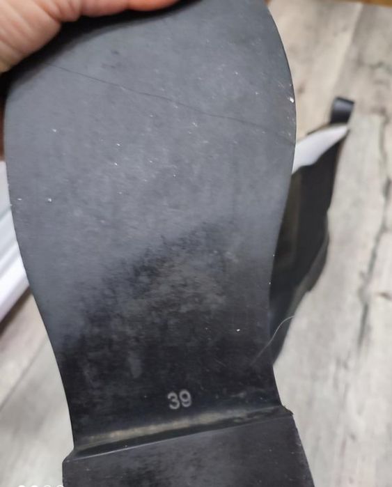 Ботинки кожаные.39 размер.