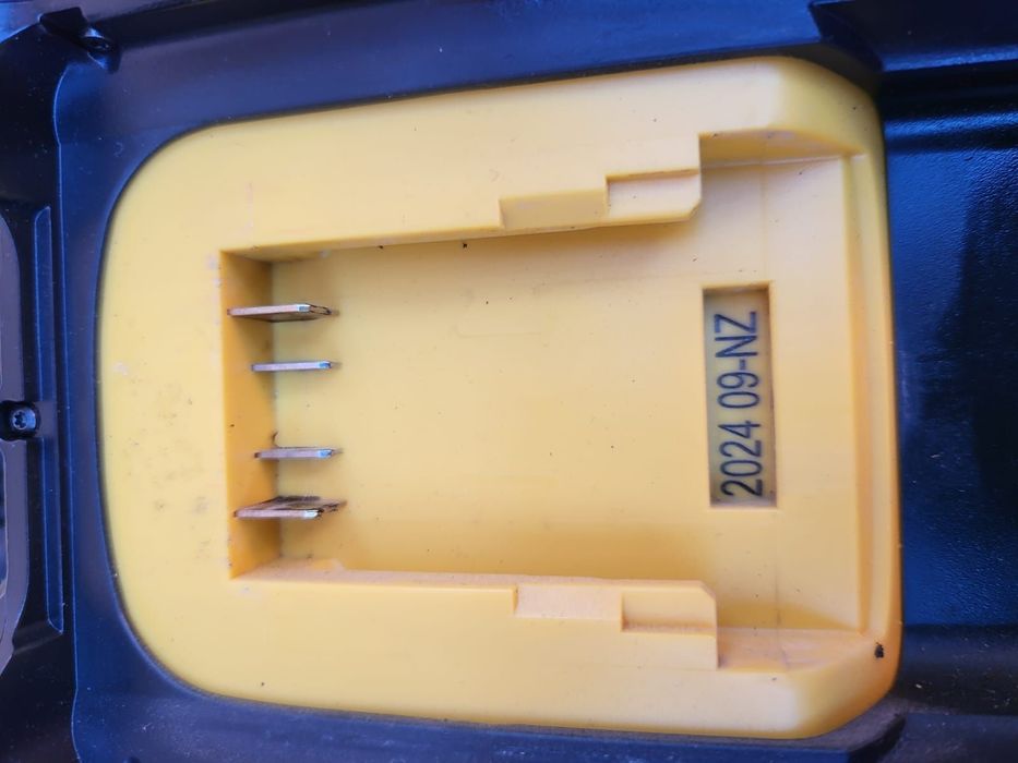 DeWalt DCE074R - laser samopoziomujący 360°