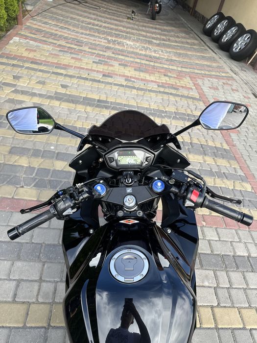 Продам Honda CBR 400R