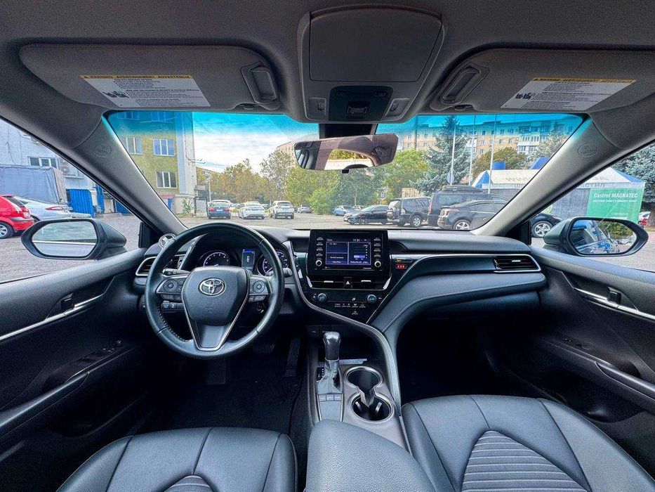 Toyota Camry SE 2022