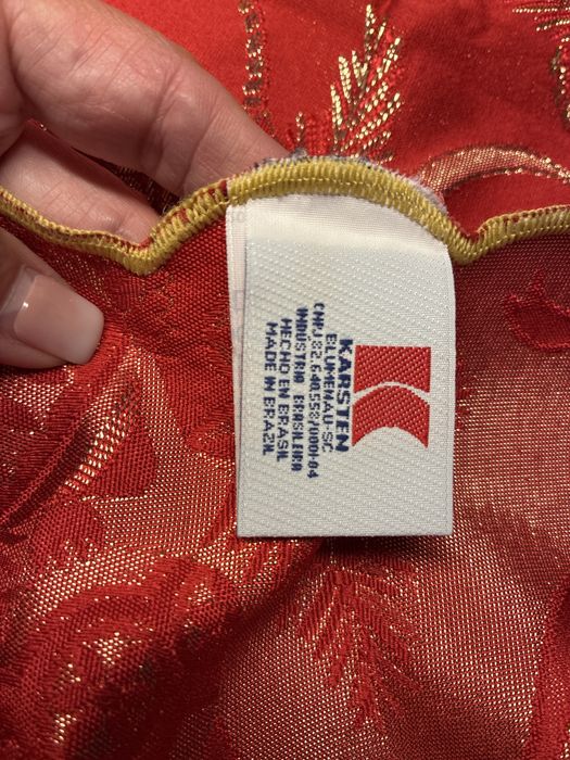 Toalha Natal vermelha e dourada marca brasileira Karsten