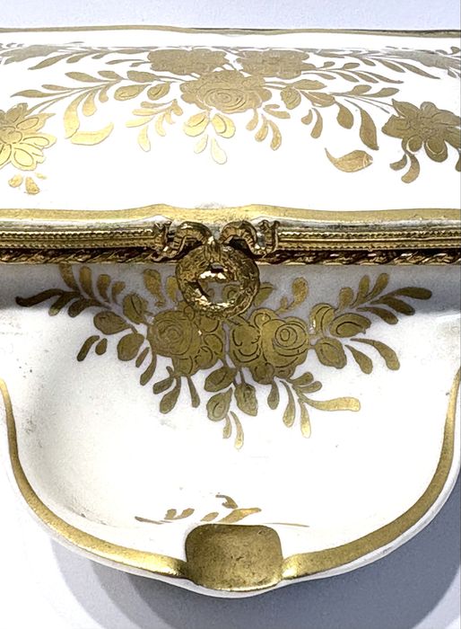 Raro antigo cinzeiro e cigarreira em porcelana francesa  Pillivuyt