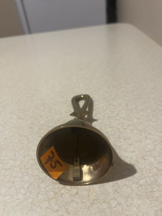 Mosiężny dzwonek z rączką 14 cm wysokości