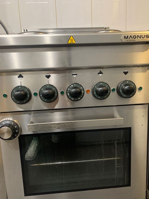Fogão elétrico em inox 4 placas e forno para café/restaurante
