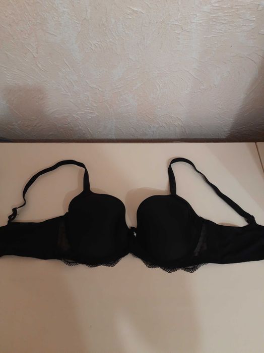 Лот лівчиків бюстгалтерів