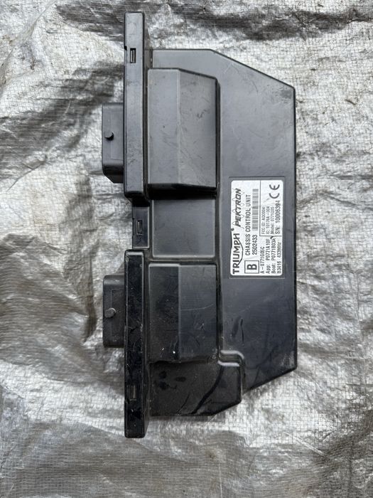 Triumph tiger 1200 czesci 2016 wachacz wydech owiewki