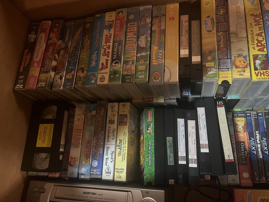 Conjunto cassetes, DVDs e player