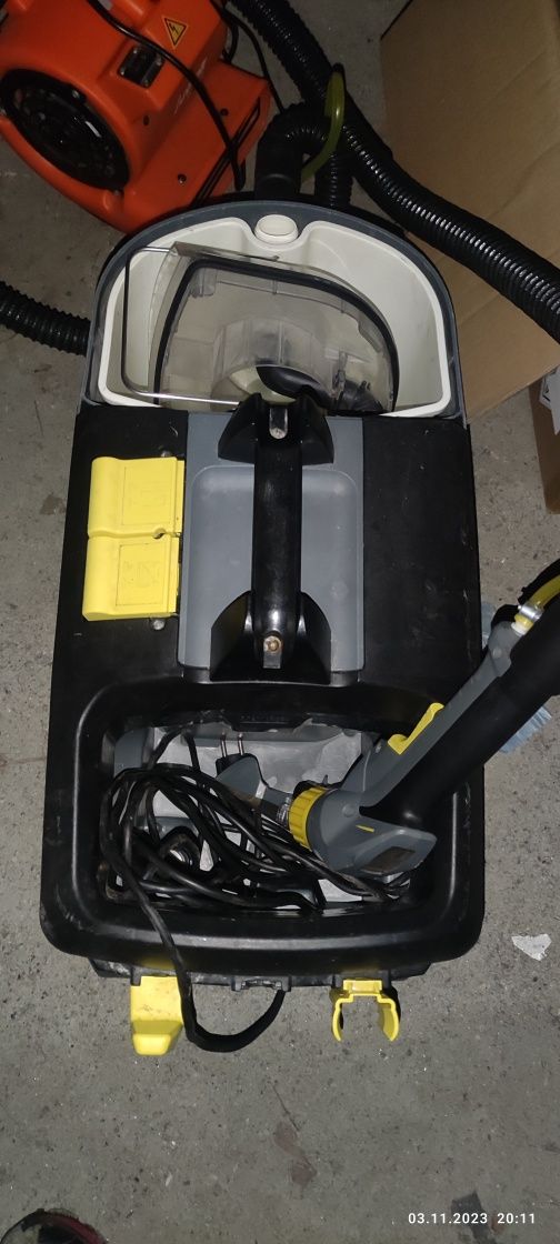 Продам профессиональный моющий пылесос экстрактор,Karcher Керхер: 17 ...