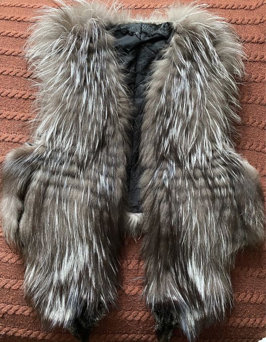 Жилет меховой чернобурка безрукавка