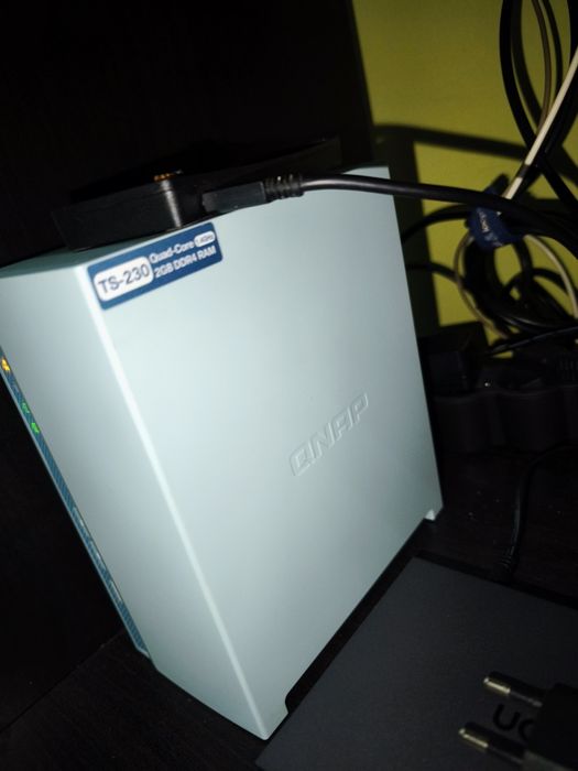 NAS Qnap TS-230 + WD Red 4tb