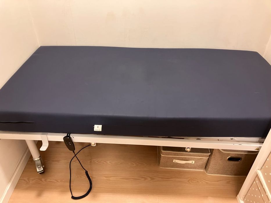 Cama articulada elétrica + 4 acessórios geriátricos