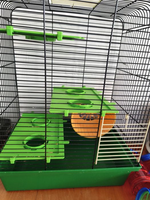 Продам клітку для хом'яка, із трубами і  колесом