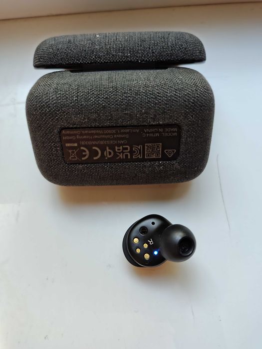 Sennheiser MOMENTUM True Wireless 4 Black Graphite (правий навушник + кейс + аксесуари)